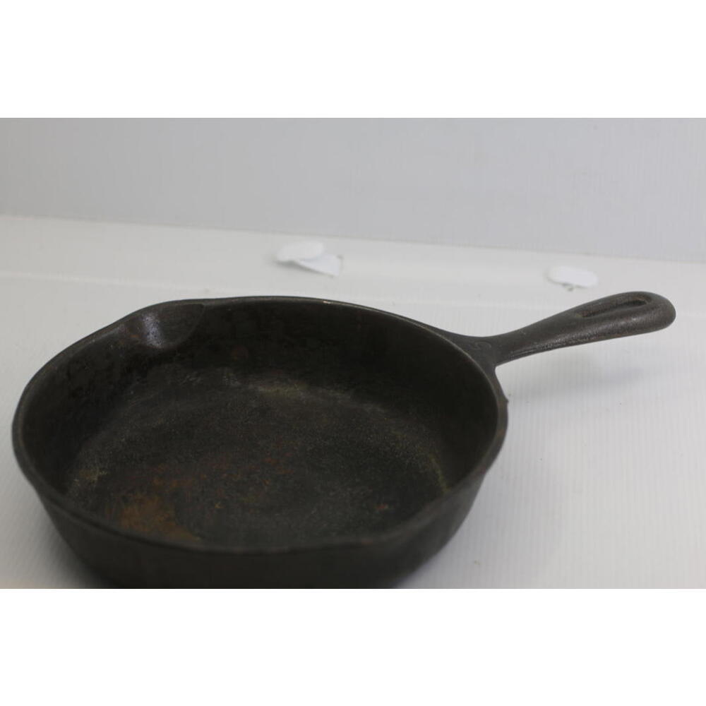 Vintage Wagner Ware 8 Inch Cast Iron Skillet Mini Frying Pan Made In USA